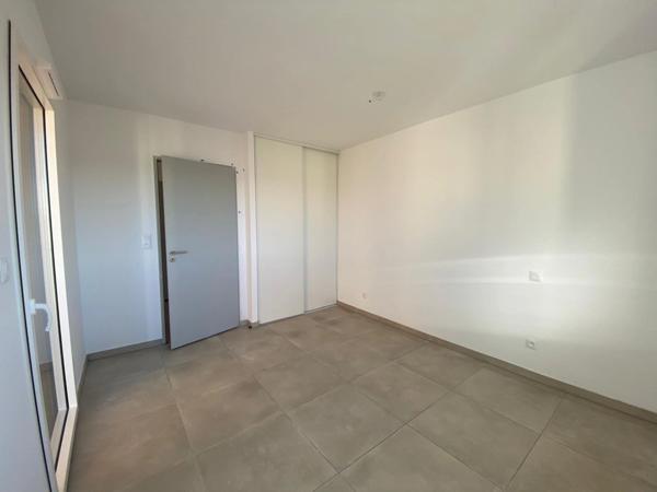 Dpt Hérault (34), à vendre SERIGNAN appartement T2 de 42.8 m² avec terrasse et stationnement