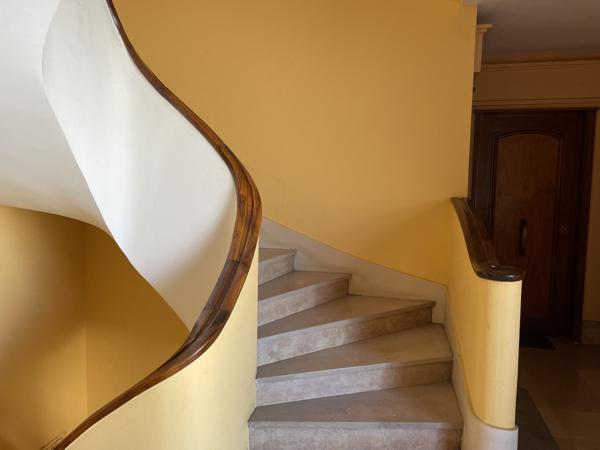 Appartement
         5 pièces
        - 140 m² Bien prestige 665 000 € *