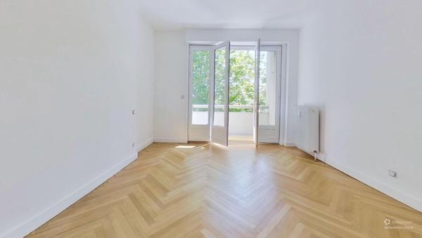 Appartement
         5 pièces
        - 140 m² Bien prestige 665 000 € *