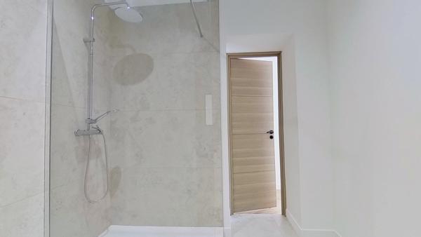 Appartement
         5 pièces
        - 140 m² Bien prestige 665 000 € *