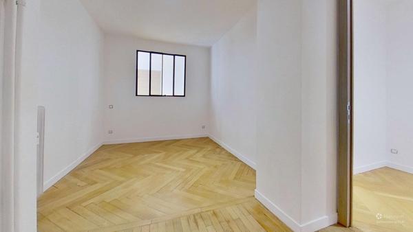 Appartement
         5 pièces
        - 140 m² Bien prestige 665 000 € *