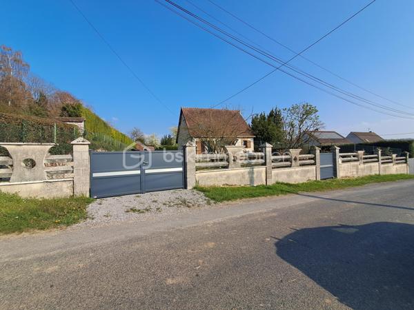 10 MIN DE VIC-SUR-AISNE
                                    SUR LA COMMUNE DE MORSAIN AVEC ECOLE PRIMAIRE ET GARDERIE

Maison d'environ  94 m2 VIVABLE DE PLAIN-PIED.
Entrée,
chambre, 
cuisine aménagée, 
séjour avec insert, 
Salle de bain avec wc.

Etage :
Palier
3 chambres 
Salle de bain avec wc.

Les + QUI FONT LA DIFFERENCE :
- Sous-sol complet
Terrain plat de + de 1800 m2 entièrement clos
2 portails (accès pratique)
Plusieurs bâtiments sur le terrain ( idéal stockage, atelier)
Chauffage électrique + INSERT  
DPE D
1 VISITE : 06.24.72.68.94
s.monier@bskimmobilier.com