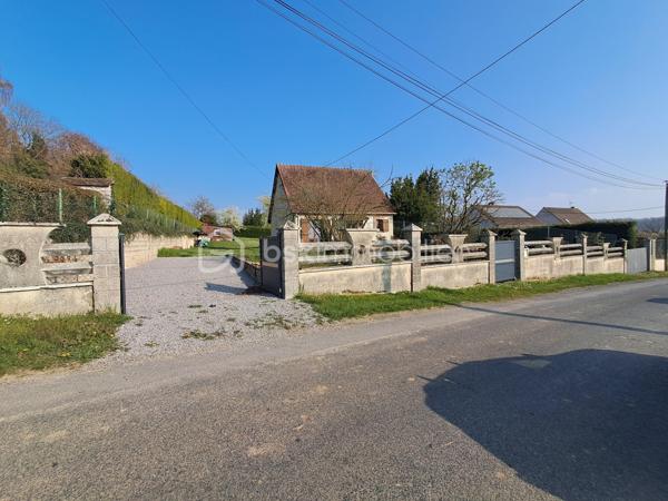 10 MIN DE VIC-SUR-AISNE
                                    SUR LA COMMUNE DE MORSAIN AVEC ECOLE PRIMAIRE ET GARDERIE

Maison d'environ  94 m2 VIVABLE DE PLAIN-PIED.
Entrée,
chambre, 
cuisine aménagée, 
séjour avec insert, 
Salle de bain avec wc.

Etage :
Palier
3 chambres 
Salle de bain avec wc.

Les + QUI FONT LA DIFFERENCE :
- Sous-sol complet
Terrain plat de + de 1800 m2 entièrement clos
2 portails (accès pratique)
Plusieurs bâtiments sur le terrain ( idéal stockage, atelier)
Chauffage électrique + INSERT  
DPE D
1 VISITE : 06.24.72.68.94
s.monier@bskimmobilier.com