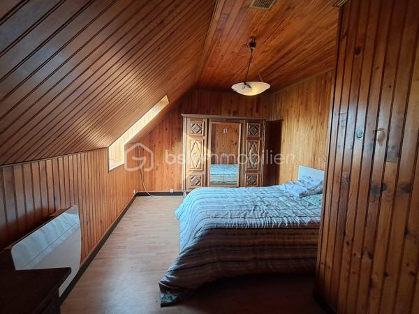 10 MIN DE VIC-SUR-AISNE
                                    SUR LA COMMUNE DE MORSAIN AVEC ECOLE PRIMAIRE ET GARDERIE

Maison d'environ  94 m2 VIVABLE DE PLAIN-PIED.
Entrée,
chambre, 
cuisine aménagée, 
séjour avec insert, 
Salle de bain avec wc.

Etage :
Palier
3 chambres 
Salle de bain avec wc.

Les + QUI FONT LA DIFFERENCE :
- Sous-sol complet
Terrain plat de + de 1800 m2 entièrement clos
2 portails (accès pratique)
Plusieurs bâtiments sur le terrain ( idéal stockage, atelier)
Chauffage électrique + INSERT  
DPE D
1 VISITE : 06.24.72.68.94
s.monier@bskimmobilier.com