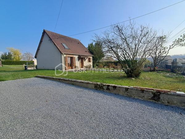 10 MIN DE VIC-SUR-AISNE
                                    SUR LA COMMUNE DE MORSAIN AVEC ECOLE PRIMAIRE ET GARDERIE

Maison d'environ  94 m2 VIVABLE DE PLAIN-PIED.
Entrée,
chambre, 
cuisine aménagée, 
séjour avec insert, 
Salle de bain avec wc.

Etage :
Palier
3 chambres 
Salle de bain avec wc.

Les + QUI FONT LA DIFFERENCE :
- Sous-sol complet
Terrain plat de + de 1800 m2 entièrement clos
2 portails (accès pratique)
Plusieurs bâtiments sur le terrain ( idéal stockage, atelier)
Chauffage électrique + INSERT  
DPE D
1 VISITE : 06.24.72.68.94
s.monier@bskimmobilier.com