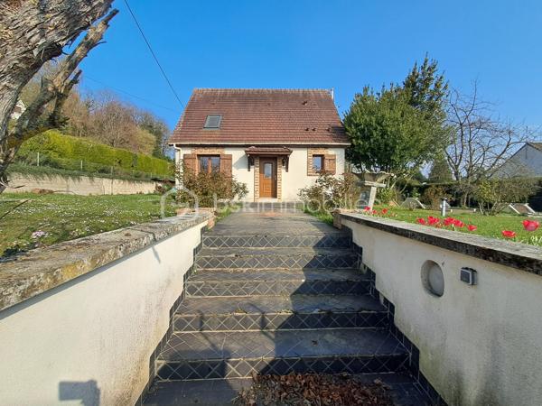 10 MIN DE VIC-SUR-AISNE
                                    SUR LA COMMUNE DE MORSAIN AVEC ECOLE PRIMAIRE ET GARDERIE

Maison d'environ  94 m2 VIVABLE DE PLAIN-PIED.
Entrée,
chambre, 
cuisine aménagée, 
séjour avec insert, 
Salle de bain avec wc.

Etage :
Palier
3 chambres 
Salle de bain avec wc.

Les + QUI FONT LA DIFFERENCE :
- Sous-sol complet
Terrain plat de + de 1800 m2 entièrement clos
2 portails (accès pratique)
Plusieurs bâtiments sur le terrain ( idéal stockage, atelier)
Chauffage électrique + INSERT  
DPE D
1 VISITE : 06.24.72.68.94
s.monier@bskimmobilier.com
