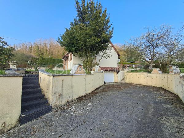 10 MIN DE VIC-SUR-AISNE
                                    SUR LA COMMUNE DE MORSAIN AVEC ECOLE PRIMAIRE ET GARDERIE

Maison d'environ  94 m2 VIVABLE DE PLAIN-PIED.
Entrée,
chambre, 
cuisine aménagée, 
séjour avec insert, 
Salle de bain avec wc.

Etage :
Palier
3 chambres 
Salle de bain avec wc.

Les + QUI FONT LA DIFFERENCE :
- Sous-sol complet
Terrain plat de + de 1800 m2 entièrement clos
2 portails (accès pratique)
Plusieurs bâtiments sur le terrain ( idéal stockage, atelier)
Chauffage électrique + INSERT  
DPE D
1 VISITE : 06.24.72.68.94
s.monier@bskimmobilier.com