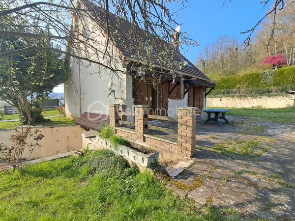10 MIN DE VIC-SUR-AISNE
                                    SUR LA COMMUNE DE MORSAIN AVEC ECOLE PRIMAIRE ET GARDERIE

Maison d'environ  94 m2 VIVABLE DE PLAIN-PIED.
Entrée,
chambre, 
cuisine aménagée, 
séjour avec insert, 
Salle de bain avec wc.

Etage :
Palier
3 chambres 
Salle de bain avec wc.

Les + QUI FONT LA DIFFERENCE :
- Sous-sol complet
Terrain plat de + de 1800 m2 entièrement clos
2 portails (accès pratique)
Plusieurs bâtiments sur le terrain ( idéal stockage, atelier)
Chauffage électrique + INSERT  
DPE D
1 VISITE : 06.24.72.68.94
s.monier@bskimmobilier.com