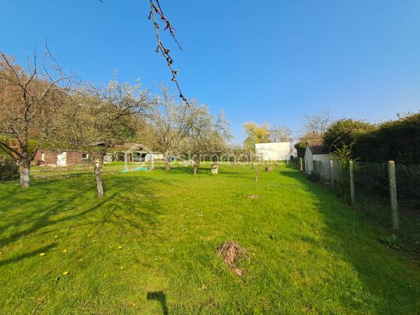 10 MIN DE VIC-SUR-AISNE
                                    SUR LA COMMUNE DE MORSAIN AVEC ECOLE PRIMAIRE ET GARDERIE

Maison d'environ  94 m2 VIVABLE DE PLAIN-PIED.
Entrée,
chambre, 
cuisine aménagée, 
séjour avec insert, 
Salle de bain avec wc.

Etage :
Palier
3 chambres 
Salle de bain avec wc.

Les + QUI FONT LA DIFFERENCE :
- Sous-sol complet
Terrain plat de + de 1800 m2 entièrement clos
2 portails (accès pratique)
Plusieurs bâtiments sur le terrain ( idéal stockage, atelier)
Chauffage électrique + INSERT  
DPE D
1 VISITE : 06.24.72.68.94
s.monier@bskimmobilier.com