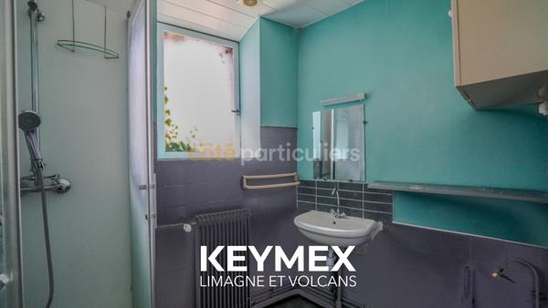 Vente
                Maison76 m² - 3 Pièces -
                    VEYRE MONTON (63960)
