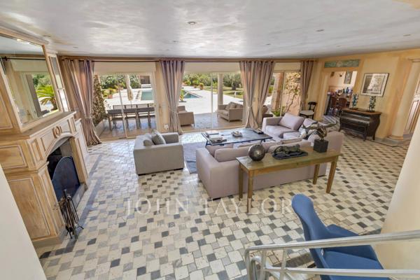 VILLA RENOVEE AU CALME