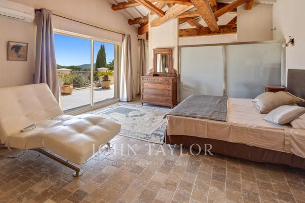 VILLA RENOVEE AU CALME