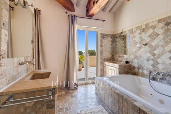 VILLA RENOVEE AU CALME