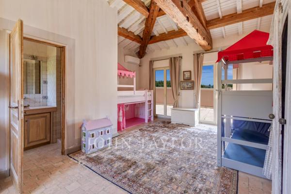 VILLA RENOVEE AU CALME