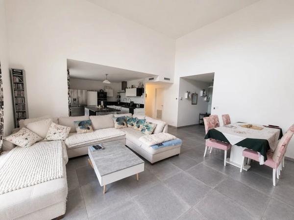 Vente                                                      Maison
                        
                     4 pièces                      113 m2                     à Le Luc