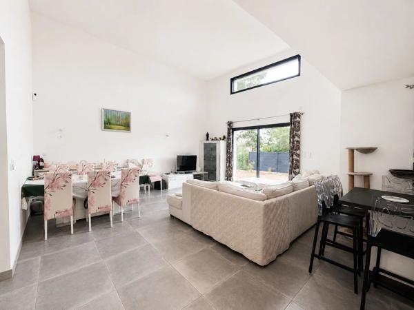 Vente                                                      Maison
                        
                     4 pièces                      113 m2                     à Le Luc