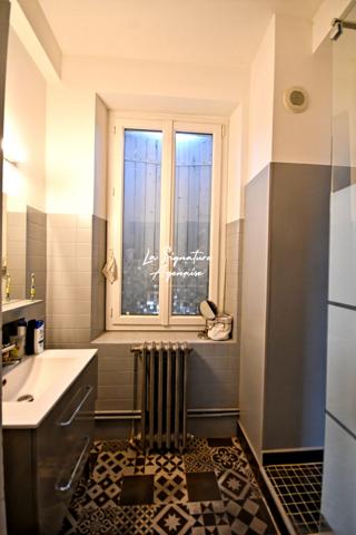 Maison de village en pierre rénovée avec jardin