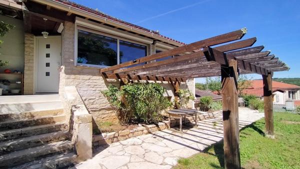 Charmante maison de village en pierre rénovée
