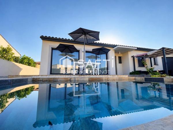 Villa récente de plain pied 4 chambres avec piscine et garage - Quartier résidentiel
