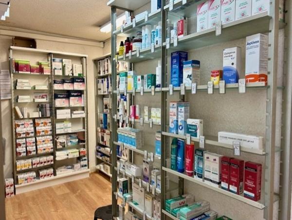 A vendre à TENAY Fond de commerce pharmacie - à env. 8 km de Saint-Rambert-en-Bugey et env. 22 km de Belley.