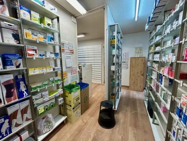 A vendre à TENAY Fond de commerce pharmacie - à env. 8 km de Saint-Rambert-en-Bugey et env. 22 km de Belley.