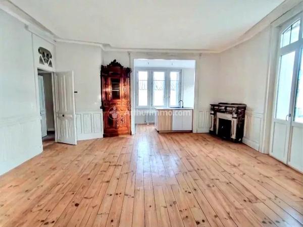 Vente                                                      Maison de ville
                        
                     5 pièces                      151 m2                     à Castres