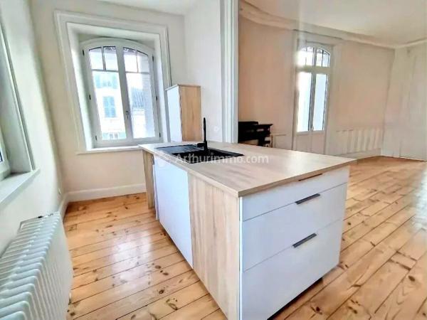 Vente                                                      Maison de ville
                        
                     5 pièces                      151 m2                     à Castres
