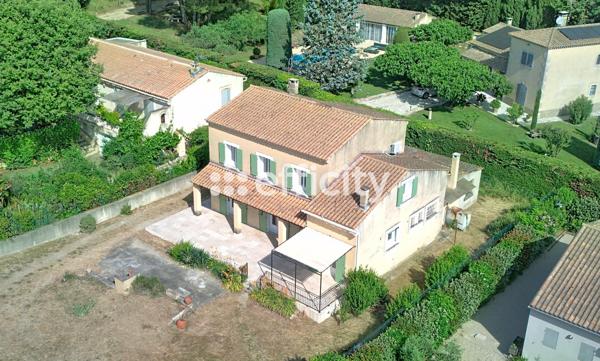 Maison
         5 pièces
        - 132 m² Exclusivité 520 000 € *