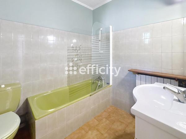 Maison
         5 pièces
        - 132 m² Exclusivité 520 000 € *