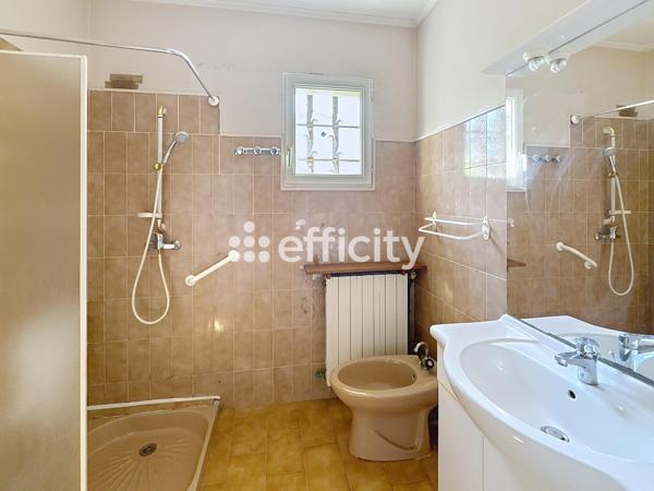 Maison
         5 pièces
        - 132 m² Exclusivité 520 000 € *