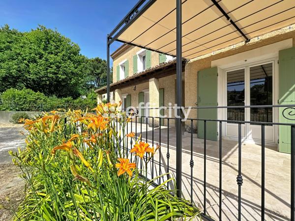 Maison
         5 pièces
        - 132 m² Exclusivité 520 000 € *