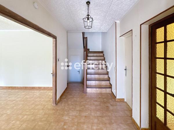 Maison
         5 pièces
        - 132 m² Exclusivité 520 000 € *