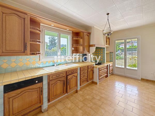 Maison
         5 pièces
        - 132 m² Exclusivité 520 000 € *