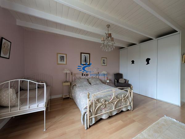 Maison Courcon 9 pièce(s) 278 m2  Courcon