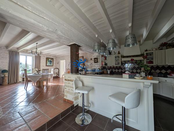 Maison Courcon 9 pièce(s) 278 m2  Courcon