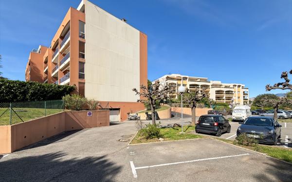 Appartement à vendre    3 pièces • 68 m2 Antibes
