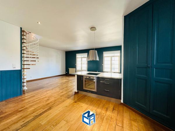 Appartement T3 en duplex avec cave de 100m2