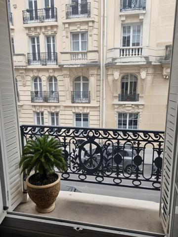 Quartier TERNES - beau 3 pièces avec balconnets