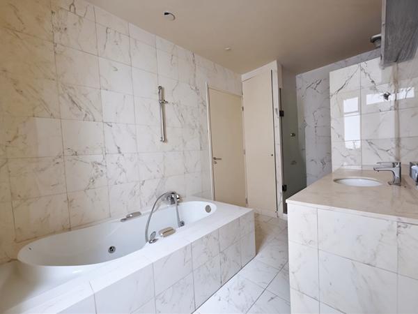 Quartier TERNES - beau 3 pièces avec balconnets