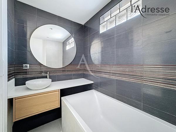 PUTEAUX / 3 pièces de 64 m² avec balcons cave et parking