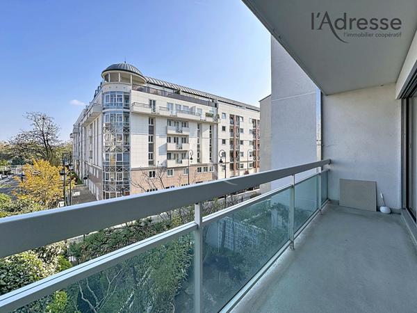 PUTEAUX / 3 pièces de 64 m² avec balcons cave et parking