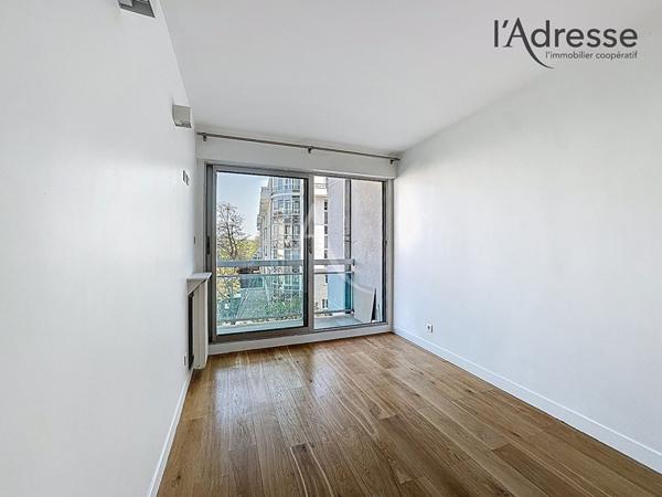 PUTEAUX / 3 pièces de 64 m² avec balcons cave et parking