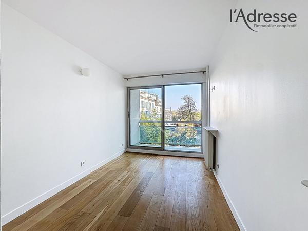 PUTEAUX / 3 pièces de 64 m² avec balcons cave et parking