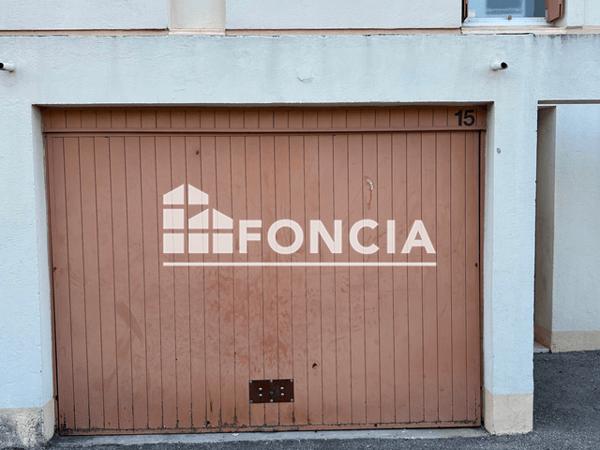 Location Parking 10 m² - RUE ADJUDANT-CHEF CHAMPION Salon De Provence 13300