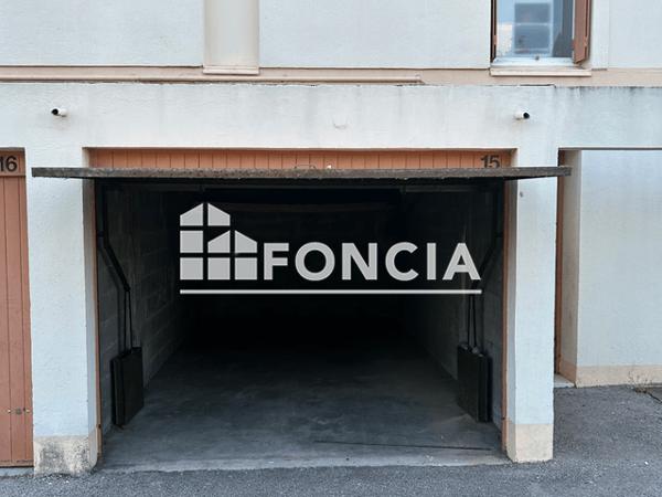 Location Parking 10 m² - RUE ADJUDANT-CHEF CHAMPION Salon De Provence 13300