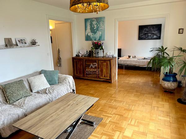 Appartement Maisons Laffitte 3 pièce(s) 59.92 m2

Loyer €1 400/moischarges comprises **

- Ref : 4970
