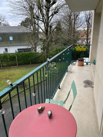 Appartement Maisons Laffitte 3 pièce(s) 59.92 m2

Loyer €1 400/moischarges comprises **

- Ref : 4970