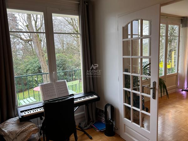 Appartement Maisons Laffitte 3 pièce(s) 59.92 m2

Loyer €1 400/moischarges comprises **

- Ref : 4970