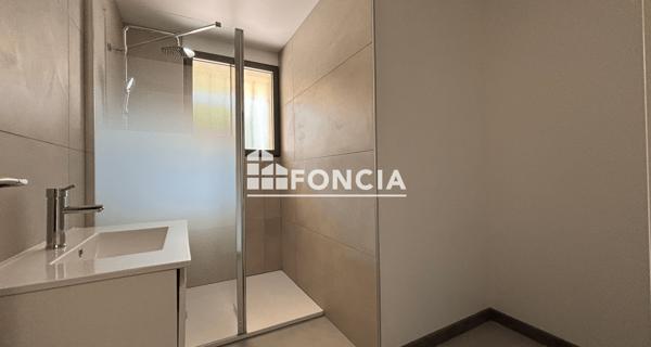 Location Appartement 3 pièces 79.23 m² - Lauris 84360