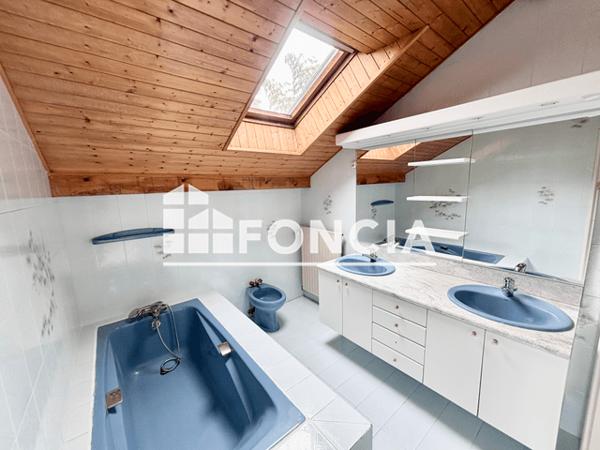 Location Maison 7 pièces 224.7 m² - 1304 ROUTE DE BELLEVUE Prevessin - Moens 01280